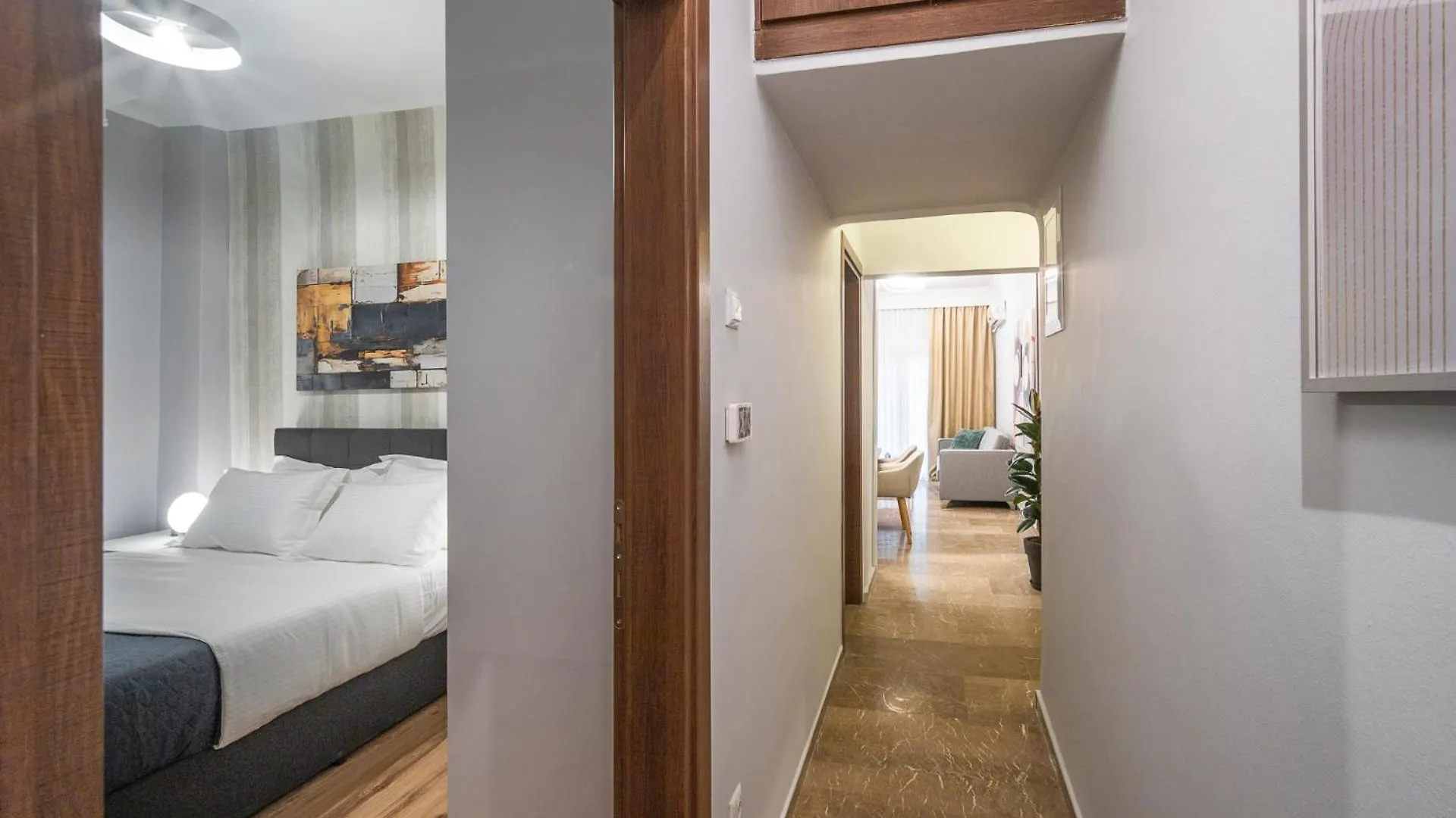 P Deluxe Suites 4 Thessaloniki Apartment