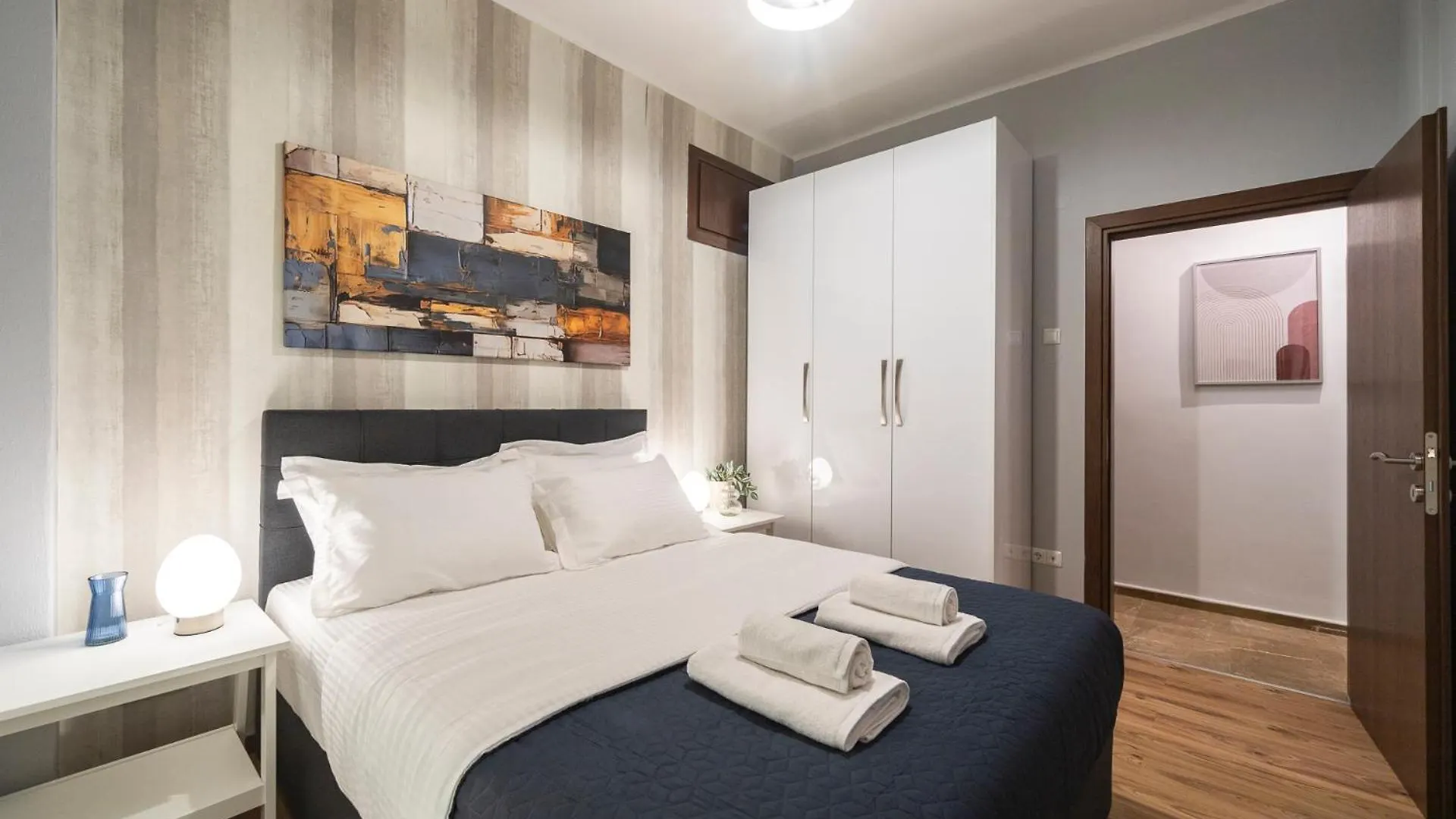 P Deluxe Suites 4 Thessaloniki Apartment
